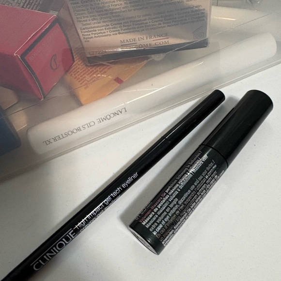 Clinique gift set - Picture 6 of 9